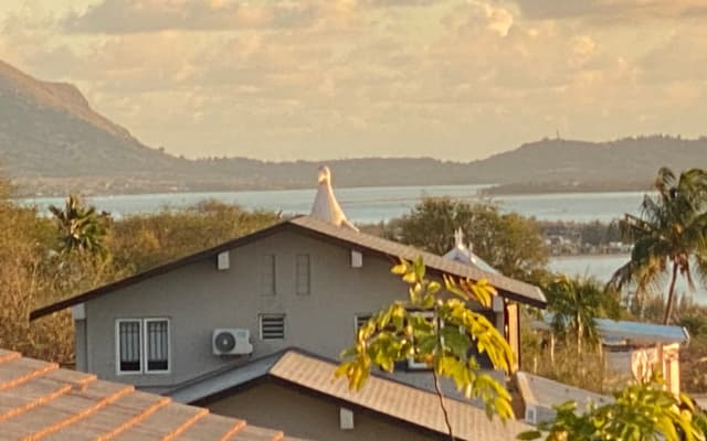 Appartement indépendant avec piscine de 10 m et vue panoramique sur la