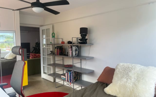 ¡Apartamento renovado y artístico en el corazón de Newtown!