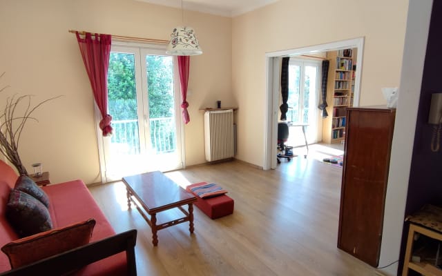 Apartamento tranquilo e silencioso em Atenas