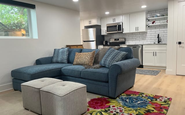 Perfect Ski Getaway - Nestled in the foothills close to everything
