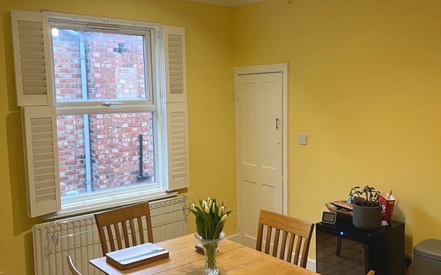 Habitación doble espaciosa privada en dúplex de época