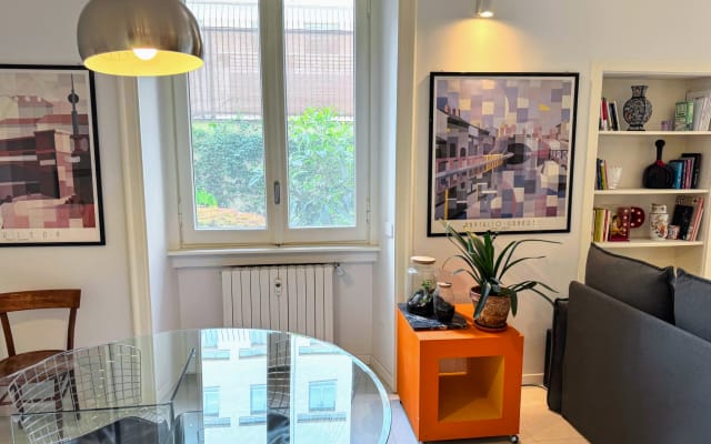 The Urban Oasis: Designer Flat & Private Garden