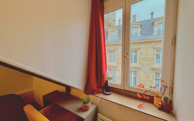 Cozy attic room in the heart of Paris