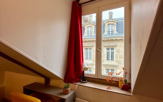 Cozy attic room in the heart of Paris