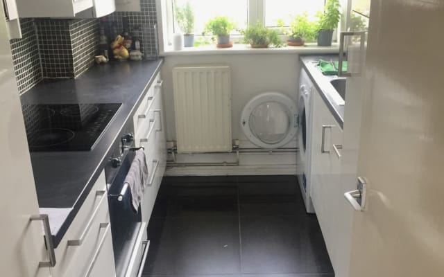 Bright and Spacious Bedroom near Central London and Tube