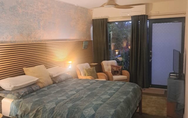 Studio con splendide escursioni locali e accesso alla piscina, padroni 