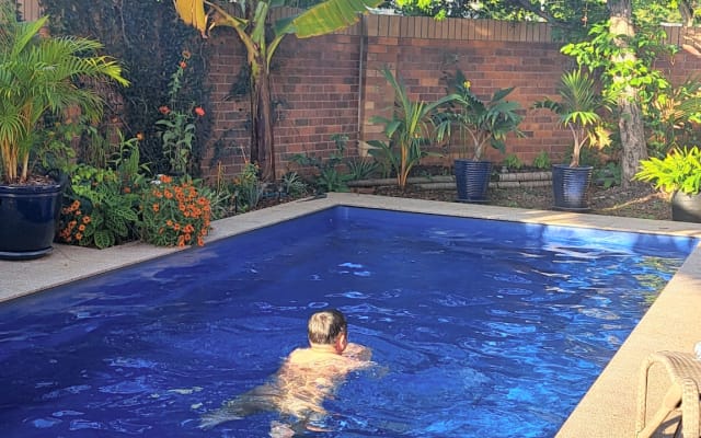 Studio con splendide escursioni locali e accesso alla piscina, padroni 