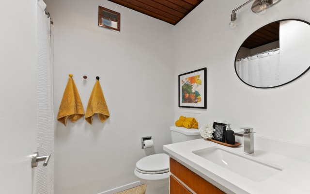 Finca de mediados de siglo con piscina y jacuzzi