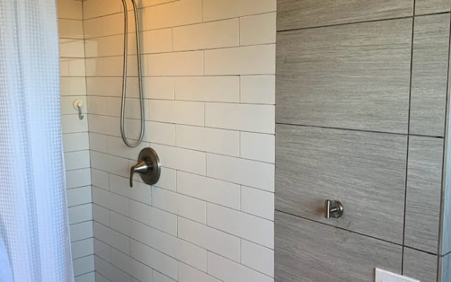 Finca de mediados de siglo con piscina y jacuzzi