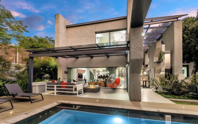 Bonitas habitaciones con baño en un barrio tranquilo cerca de Rosebank 