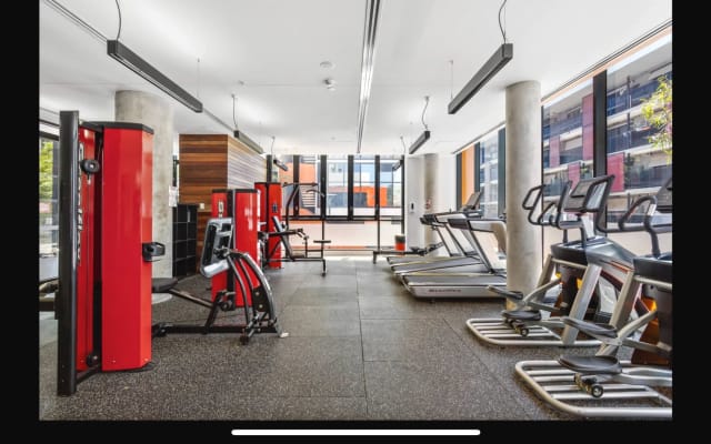 Apartamento com piscina e ginásio perto do CBD
