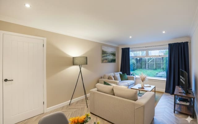 Casa de 4 camas para 8 personas | WiFi rápido | Aparcamiento GRATUITO | Ropa de cama de primera calidad - Foto 8