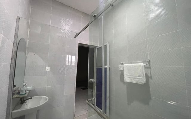 Ultimate Studio Apt, en el corazón de Abeokuta Baño y cocina...