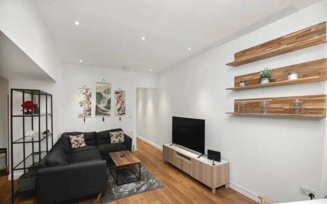Fabulous two bedroom flat close to city centre