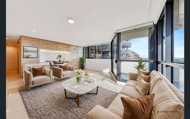 Exceptional 3-Bedroom in the Prestigious Queens Domain - Picture 15