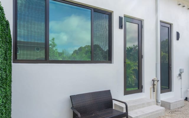 Wilton Manors Newly built Studio 1 block from Wilton Drive!!