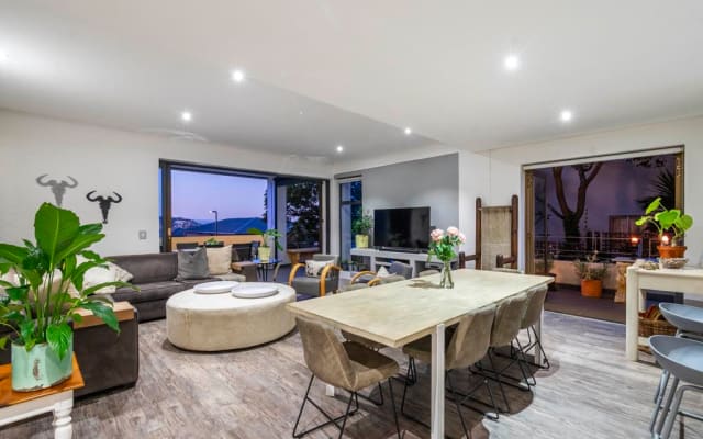 Moderno appartamento con 4 camere da letto e giardino privato
