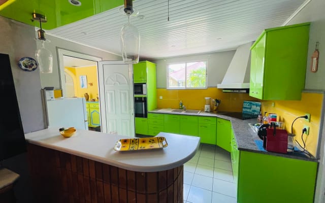 casa tropical 100 m da praia piscina praia nas proximidades