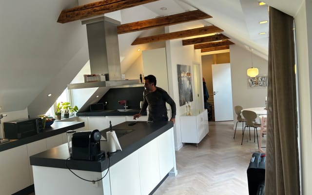 Un appartement naturiste au dernier étage près du centre de Stockholm.