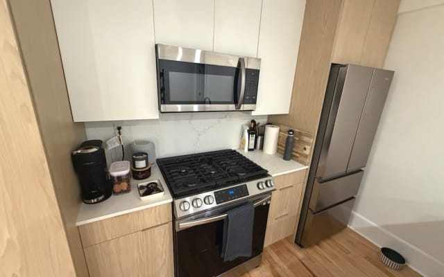¡2-BR luminoso, moderno apartamento!