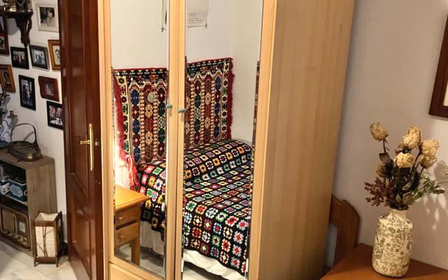 Camera in affitto in appartamento con due camere da letto. Soggiorno...