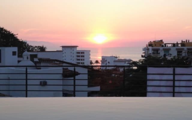 Modern Studio with Rooftop Pool in Zona Romántica