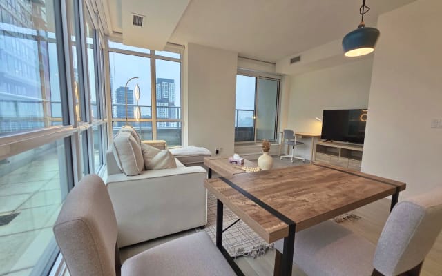 Downtown Toronto Luxury Condo - Entire 1BR, Free Parking, Balcony - Picture 13