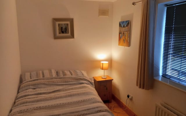 Sth Dublin, 2 rooms available, One Double and one with 2 single bed
