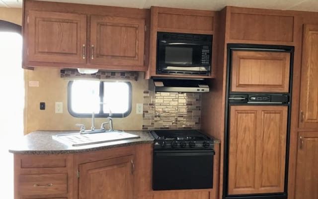 Hike, Enjoy Nature and the Ocean ten minutes from the City in own RV