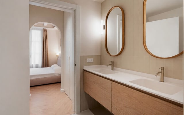 3 Bedroom Apartment just steps from La Rambla!
