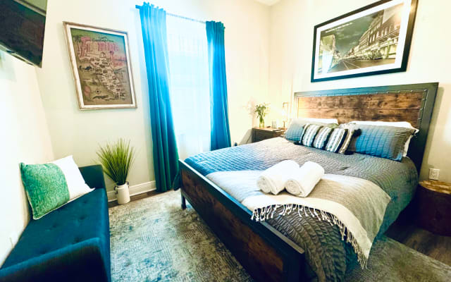 Room in Vibey Boho Bungalow- Clothing Optional Haven!