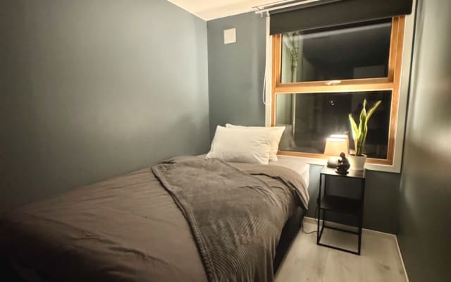 3 km vom Hauptbahnhof, ein Zimmer in einer Wohnung im ******** Stock.