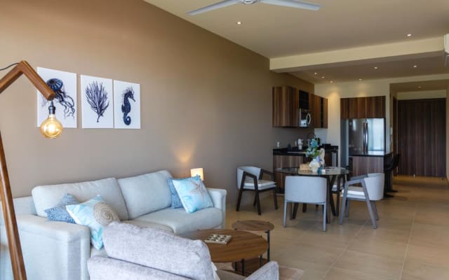 Nuevo Vallarta 2Bd/2Ba Luxus-Eigentumswohnung mit großer Terrasse + Pool...