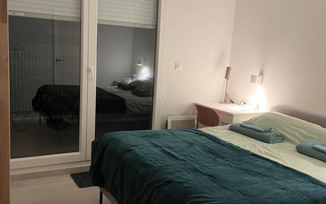 Single bedroom and bathroom with balcony and Sainte-Victoire view - Picture 7