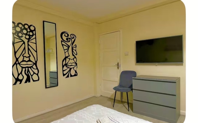 Spacious 2-Bed in Brixton (7 Mins Walk to Station)