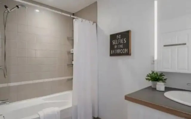 Montreal Gay Village Room