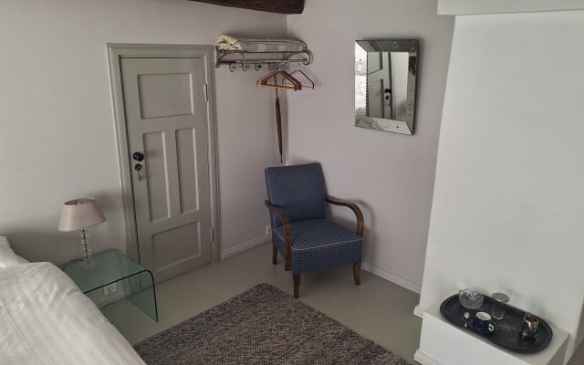 Steve's listing on misterb&b - More views of the bedroom.  