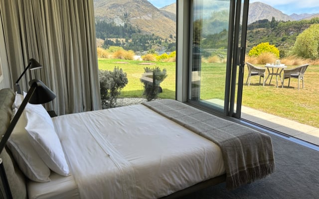 Martins Inserat auf misterb&b - Wake up to these gorgeous views from your super-comfy super-king bed 
