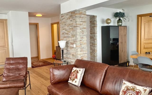 Magnifique appartement rénové avec entrée et sortie ski à 1500m d...