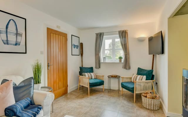 The Old Boat House – Stylish Coastal Cottage in Lyme Regis