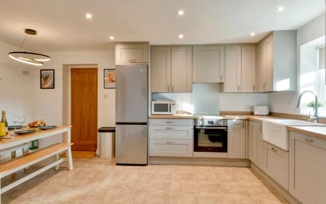 The Old Boat House – Stylish Coastal Cottage in Lyme Regis