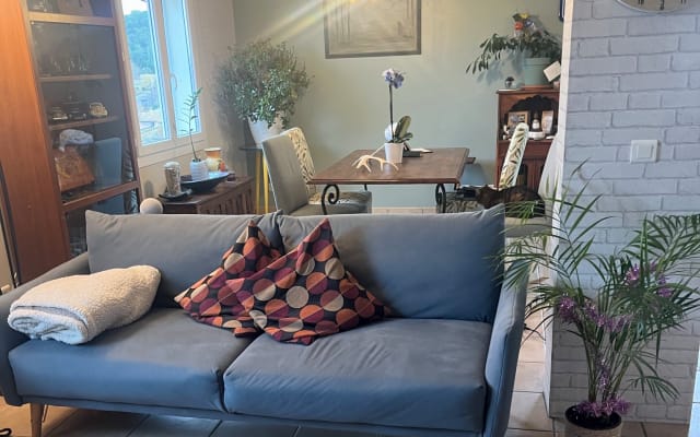 Large apartment with garden and view near village center