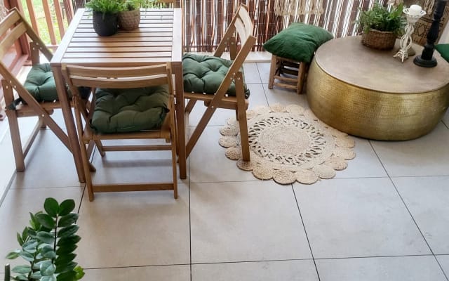 50m2 apartment, close to all amenities. Tramway 3mins away.