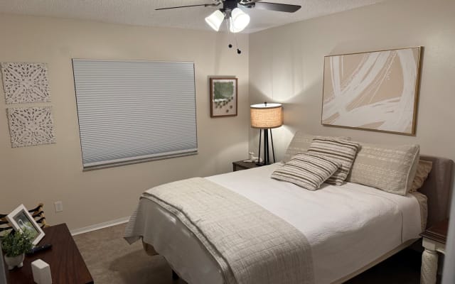 Willows Villa : beautiful bedroom with bath on second floor of condo