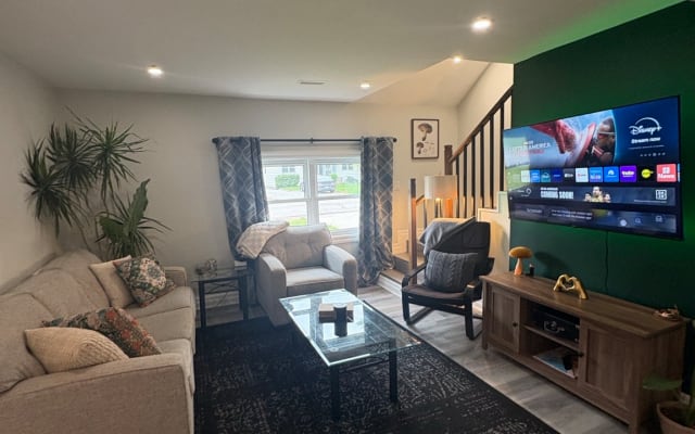 Open concept & close to lake