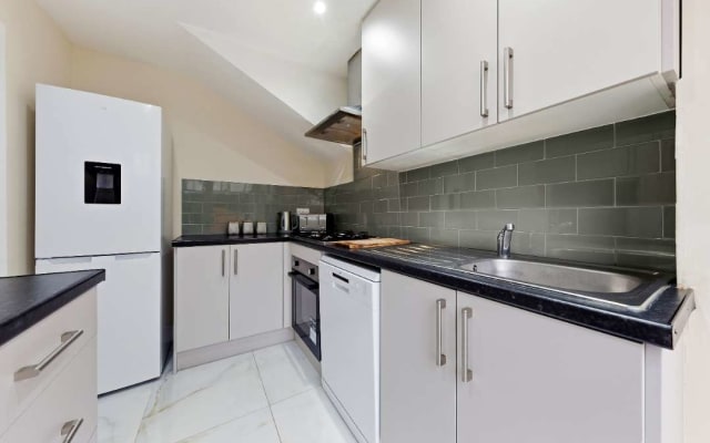 Twickenham 3BR Home with Garden + Free Parking