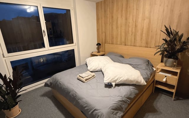 Modern and beautiful apartment with direct access to airport & center