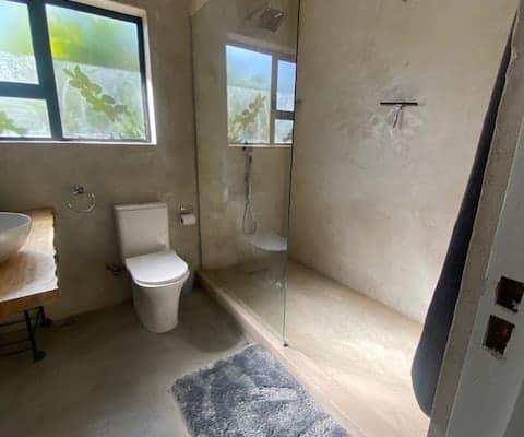 Anúncio de Dave em misterb&b - Belos e amplos chuveiros walk-in de alta pressão.