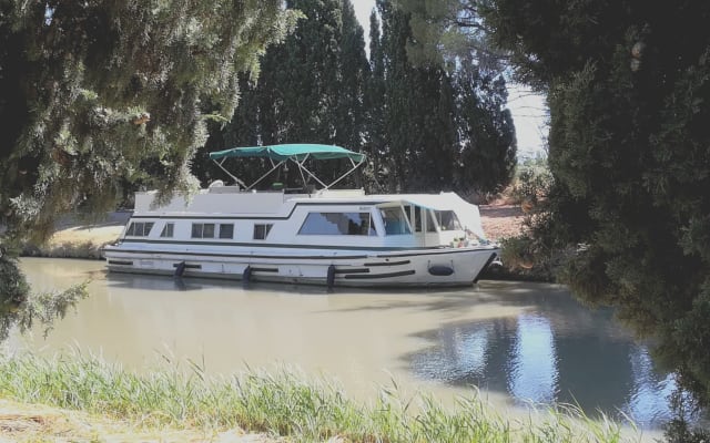 Um barco no Canal du Midi