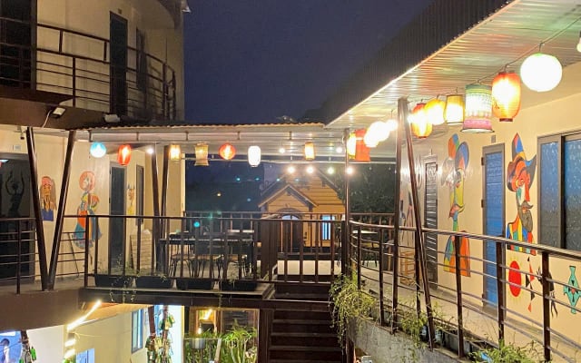 Festa social em Cat Ba - Bebidas, música e boa energia